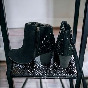 Women’s Boots GUESS Flored Black Suede Leather Ankle Spike Fringe Tassel Booties